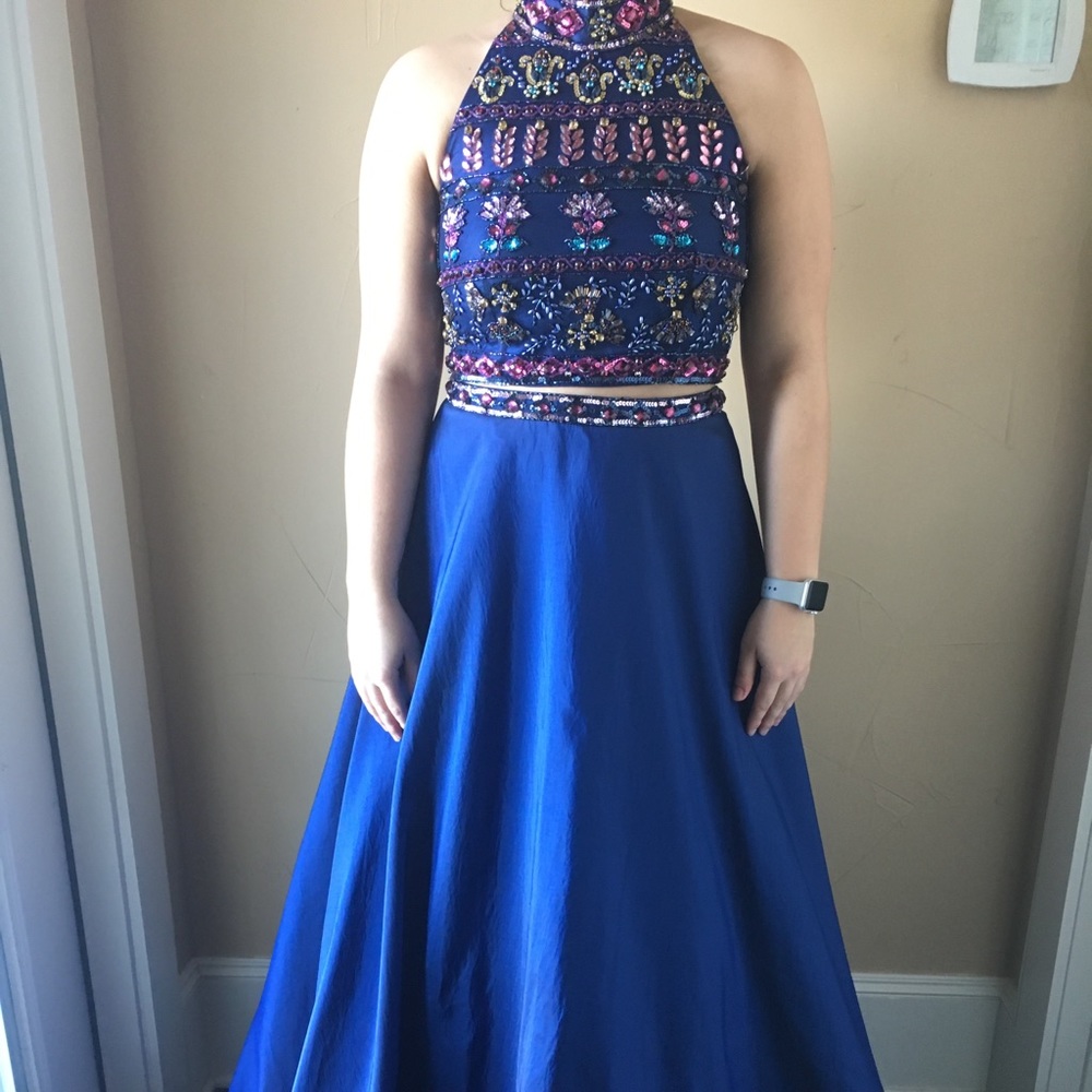 Beautiful navy Sherri Hill formal dress 💙